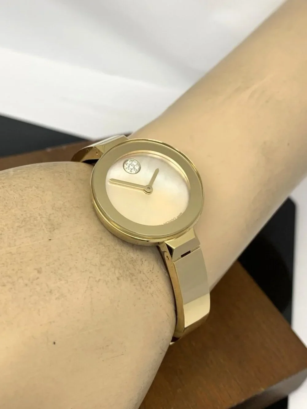 Movado Women's Watch 3600627 Bold Mother of Pearl Dial Swiss Quartz Steel 28mm